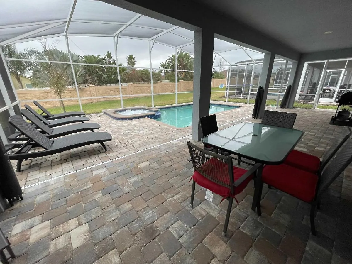Family Resort - 8Br Luxury Mansion- Sleeps 16 - Private Pool, Hot Tub & Bbq! Davenport États-Unis