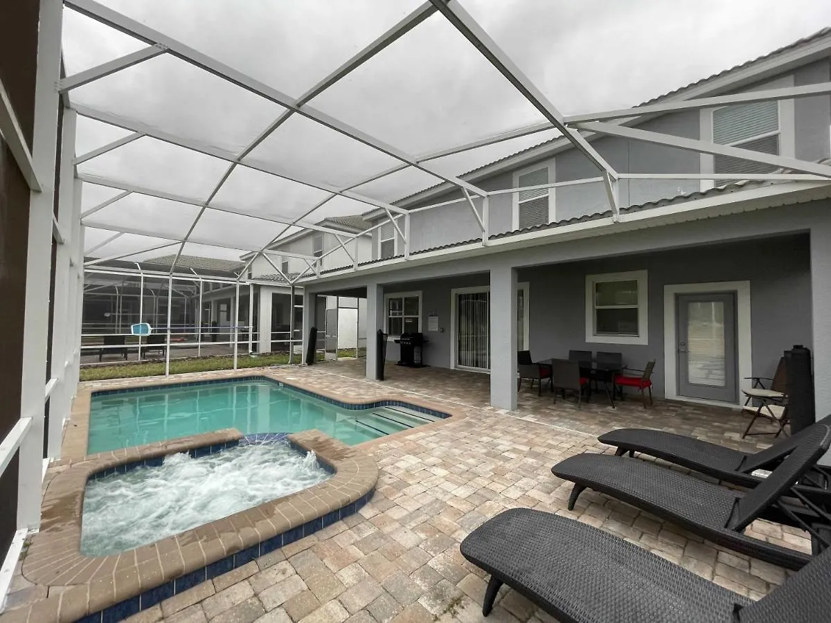 Hébergement de vacances Family Resort - 8Br Luxury Mansion- Sleeps 16 - Private Pool, Hot Tub & Bbq! Davenport