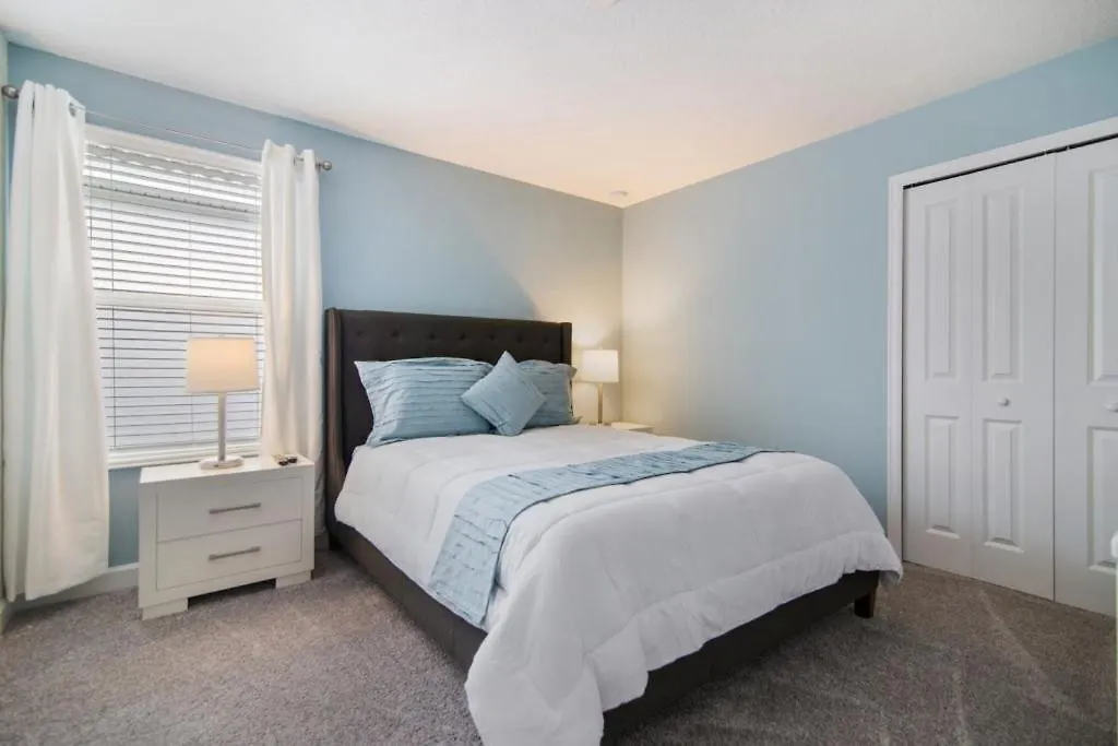 Holiday home Family Resort - 8Br Luxury Mansion- Sleeps 16 - Private Pool, Hot Tub & Bbq! Davenport United States