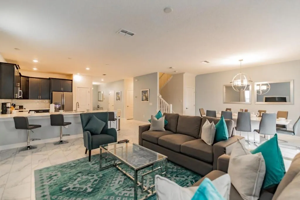 Holiday home Family Resort - 8Br Luxury Mansion- Sleeps 16 - Private Pool, Hot Tub & Bbq! Davenport