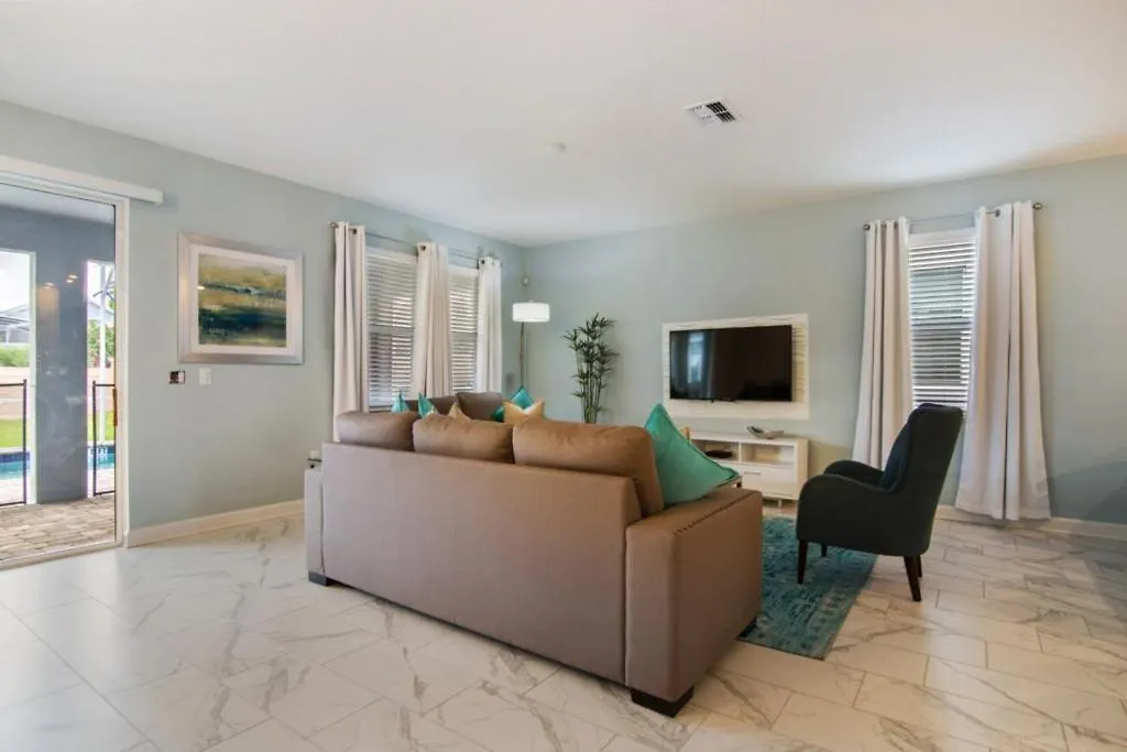 Family Resort - 8Br Luxury Mansion- Sleeps 16 - Private Pool, Hot Tub & Bbq! Davenport