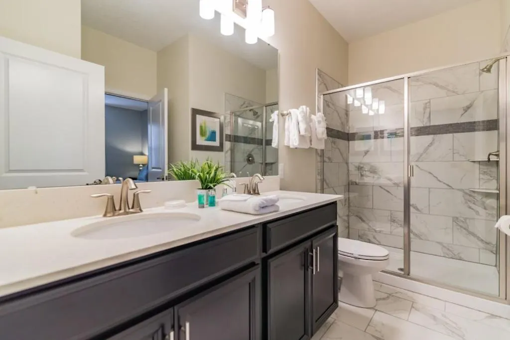 Family Resort - 8Br Luxury Mansion- Sleeps 16 - Private Pool, Hot Tub & Bbq! Davenport 0*,  United States