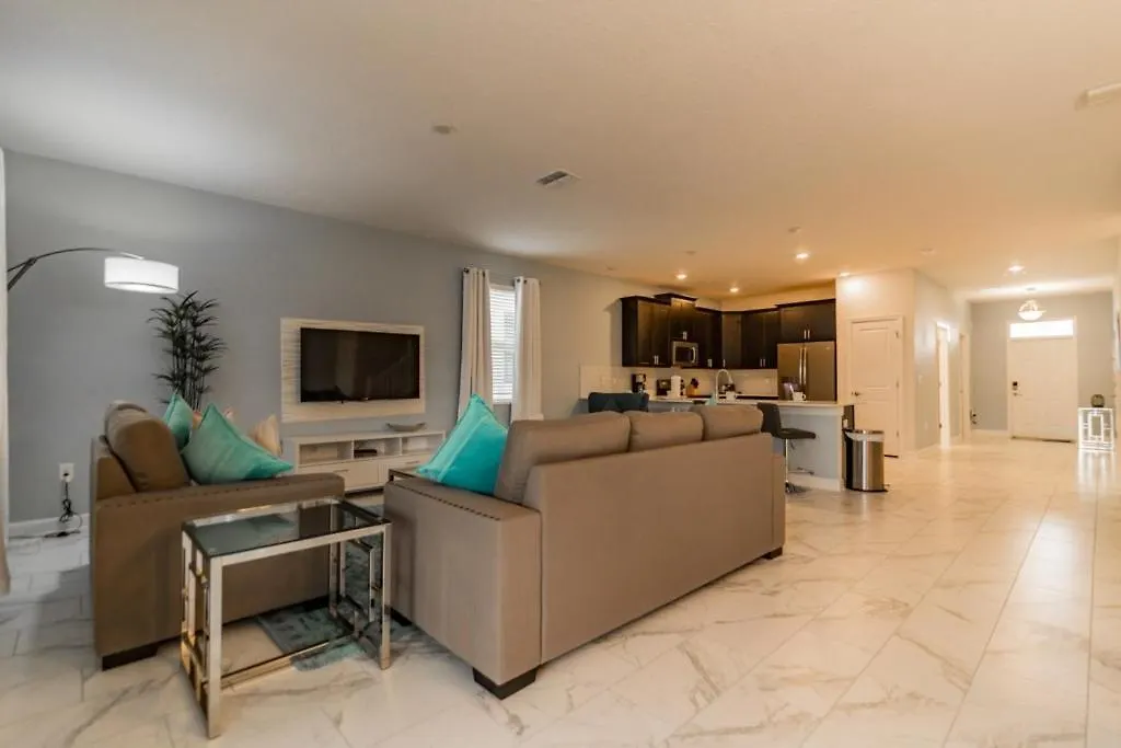 Family Resort - 8Br Luxury Mansion- Sleeps 16 - Private Pool, Hot Tub & Bbq! Davenport