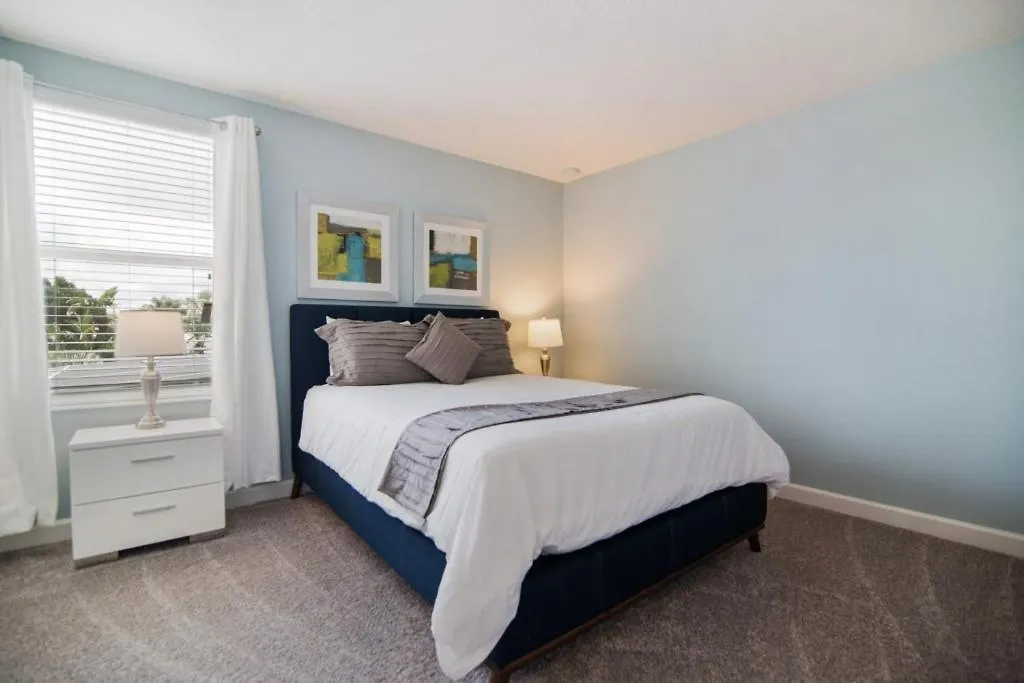 Family Resort - 8Br Luxury Mansion- Sleeps 16 - Private Pool, Hot Tub & Bbq! Davenport